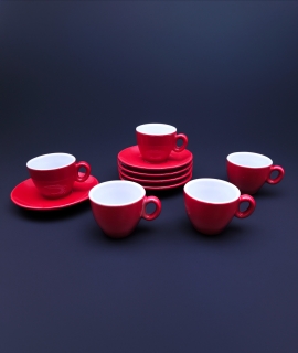 Tasse et sous-tasse rouge